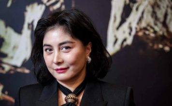 赌王三千金追思会曝光 何超仪泪揭姐姐病况
