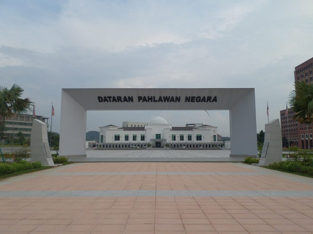 1280px-National_Heroes_Square