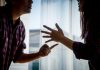 女友沉迷玄学后 连穿什么颜色都要请示师傅