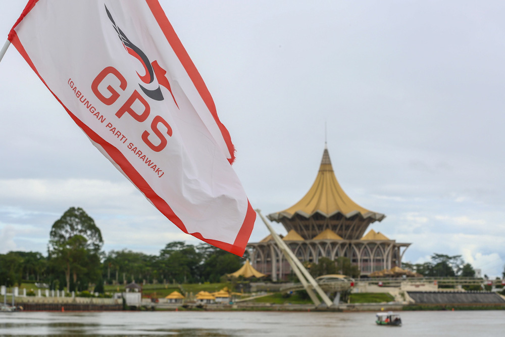20211211YM02_gps_flag_kuching