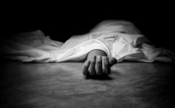 想送花给女友却被禁足 少年随后坠楼身亡