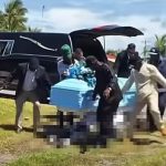 葬礼走一半棺材突解体 遗体当场掉出亲友崩溃尖叫