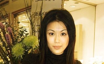 昔日“皇三小花”彻底黑化 女星变态演出吓坏观众