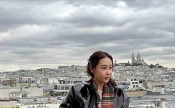 女星日本血拼被捕获 双马尾造型嫩到像少女