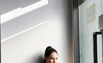 女星近60岁状态太狂 全网看傻