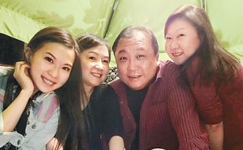 结婚48年依旧甜 王晶与太太同框超温馨