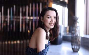 女星冻龄状态太逆天 与医生老公同框像偶像剧