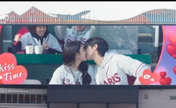 IU边佑锡“Kiss Time”甜到失控 观众全晕船