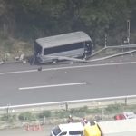 巴士撞护栏再遭追尾 17岁少年魂断归途