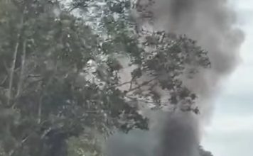 法拉利超跑失控起火 情侣困火海双双身亡