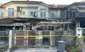 华裔男拒借阿窿被强行塞钱 住家被纵火还波及邻居
