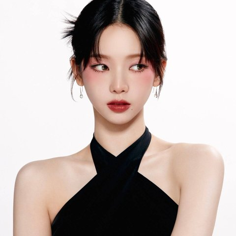 aespa-karina-draws-attention-stunning-visuals-these-makeup-campaign-photos-why-my-girl-so