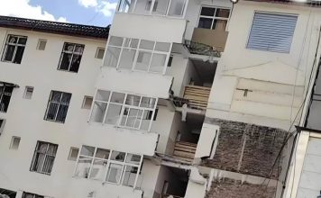 自建房突然倒塌 挖掘机司机被埋身亡