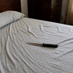 17岁情侣疑相约殉情 少女房间床上发现一把刀