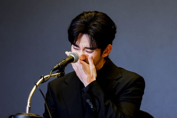 South Korean actor Kim Soo-hyun holds a press conference over dating scandal