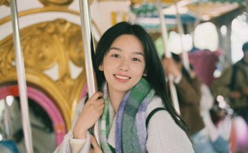 女星恋情曝光 当街热吻画面疯传