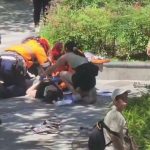 德士失控冲上行人路 2女助护遭撞1死1昏迷