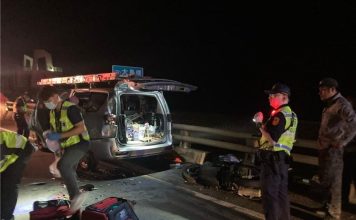 夜市回家路变死路 夫妇骑车撞工程车身亡