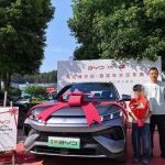 男子刚买5.5万新车 隔天就抽中5.8万大奖