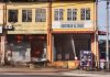 清晨突发大火 老街连排店铺遭殃