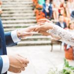 42男盛装赴集体婚礼 从早等到晚不见新娘