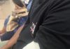 匪徒驾Beza连撞摩托 男子左手被砍血流如注