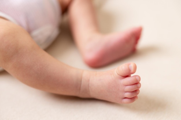 newborn-baby-feet-close-up_32819