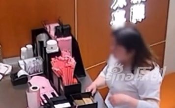 只因少给吸管 女顾客当场砸店辱骂店员