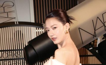 大马女星夺奖后首返马 父母拿奖座笑容藏不住