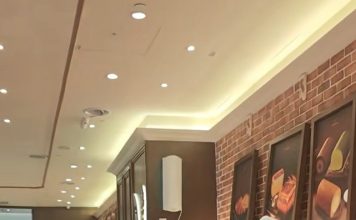面包店爆单现场竟不乱 烘焙师一人稳控全场节奏