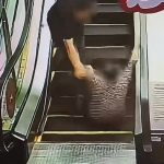 一步失衡引发连摔 老妇跌倒家属也跟着摔下