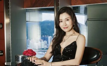 百亿阔太李嘉欣晒近照 55岁身材纤瘦如少女
