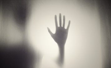 网恋才3天被载往草丛 少女遭19岁青年侵犯