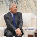 毕业典礼一句话挨批 大学校长发文道歉停职