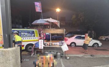 倒坐在摊旁椅上 豆花摊主躺椅猝死
