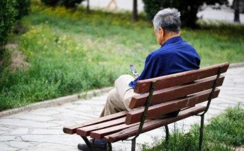 79岁老翁守住百万存款 却换来儿孙断绝来往