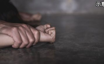 华裔中学生看片后失控 对母亲露出下体还要求XX