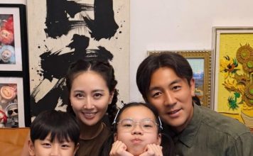 谭俊彦爱女罕见露脸 五官精致被看好继承演艺事业