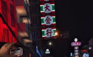 两大女神同步放福利 女子大晒火辣身材
