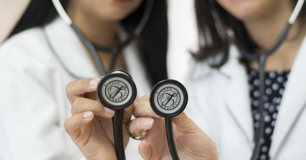 Medical-graduates-260402-1.1-600