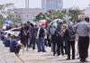 千人烈日下苦等面试 州政府派冷饮“降温救人”