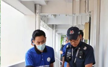 因不满弟弟乱收拾 哥哥锁喉掐脖枕头闷脸死