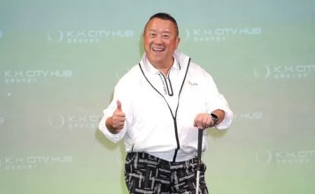 卸任TVB高层后 曾志伟与红颜知己同框