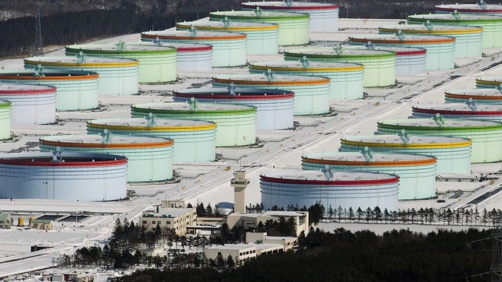 b6f023-20260513-aerial-view-of-an-oil-reserve-base-webp2000
