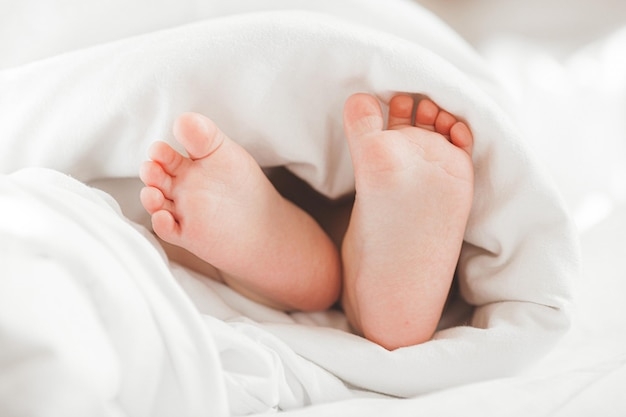 cute-babys-tiny-feet-infants-fin