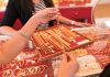 金价回落买气未散 家长豪砸11万买婚金