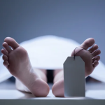 停车场货柜屋惊见男尸 腹部与左眼各插一刀