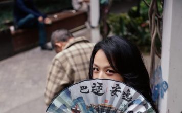 喜讯公开后再现身 汤唯微凸孕肚抢尽镜头