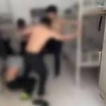 2男学生被殴打逼下跪 警方逮捕多名涉事者