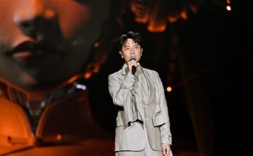 李克勤夫妇罕见同框 老婆美貌意外成焦点